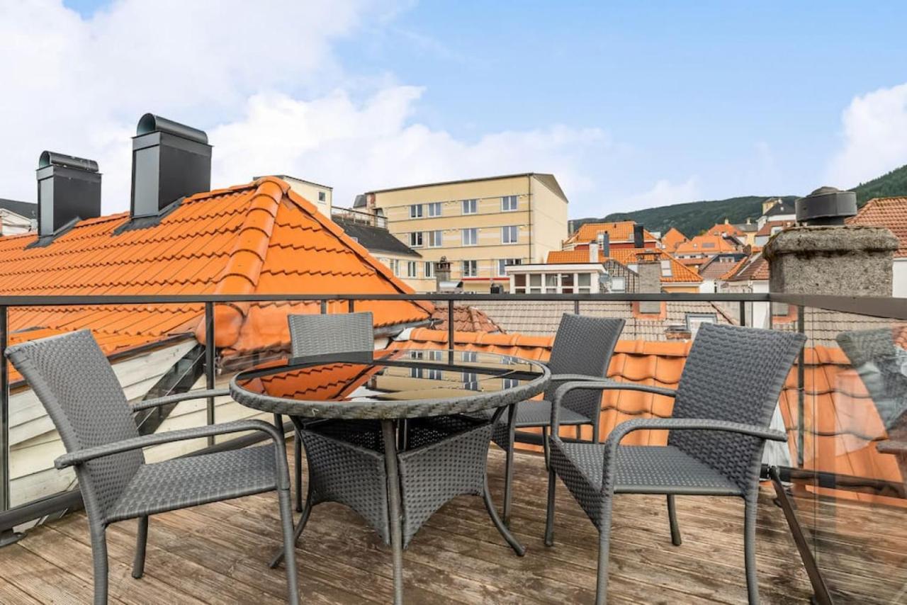 Dinbnb Apartments I Historical Two-Floor Apartment With Rooftop Panorama I 1645 Heritage Bergen Exterior foto